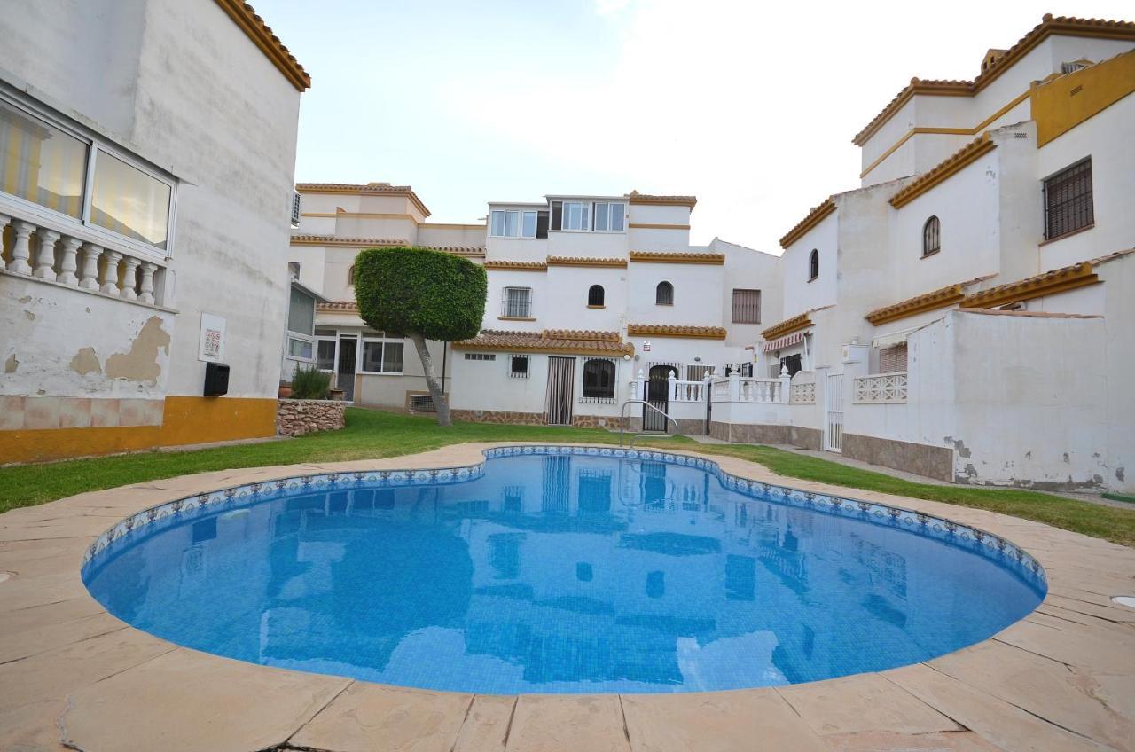 Agradable Adosado Con Piscina, Duchas Hidromasaje Villa Torrevieja Exterior photo