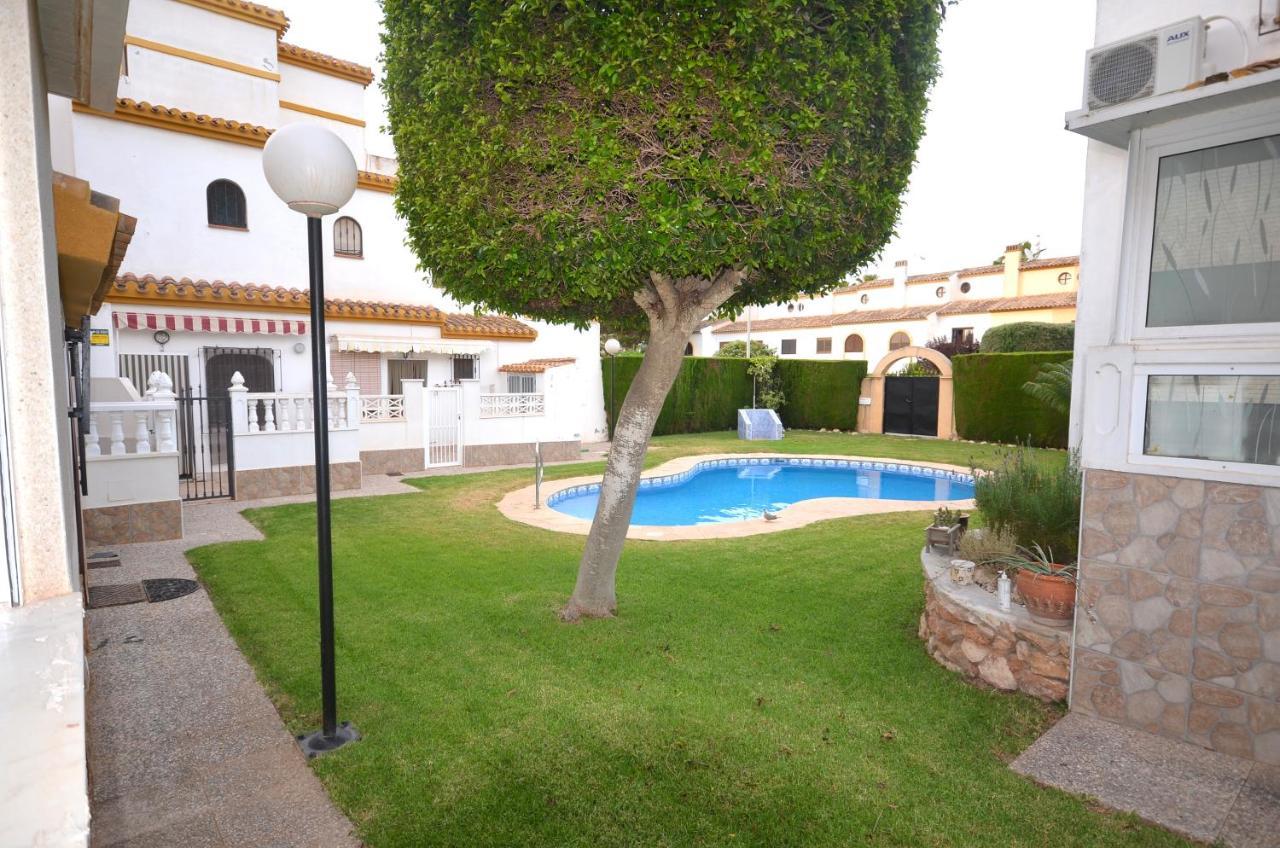 Agradable Adosado Con Piscina, Duchas Hidromasaje Villa Torrevieja Exterior photo